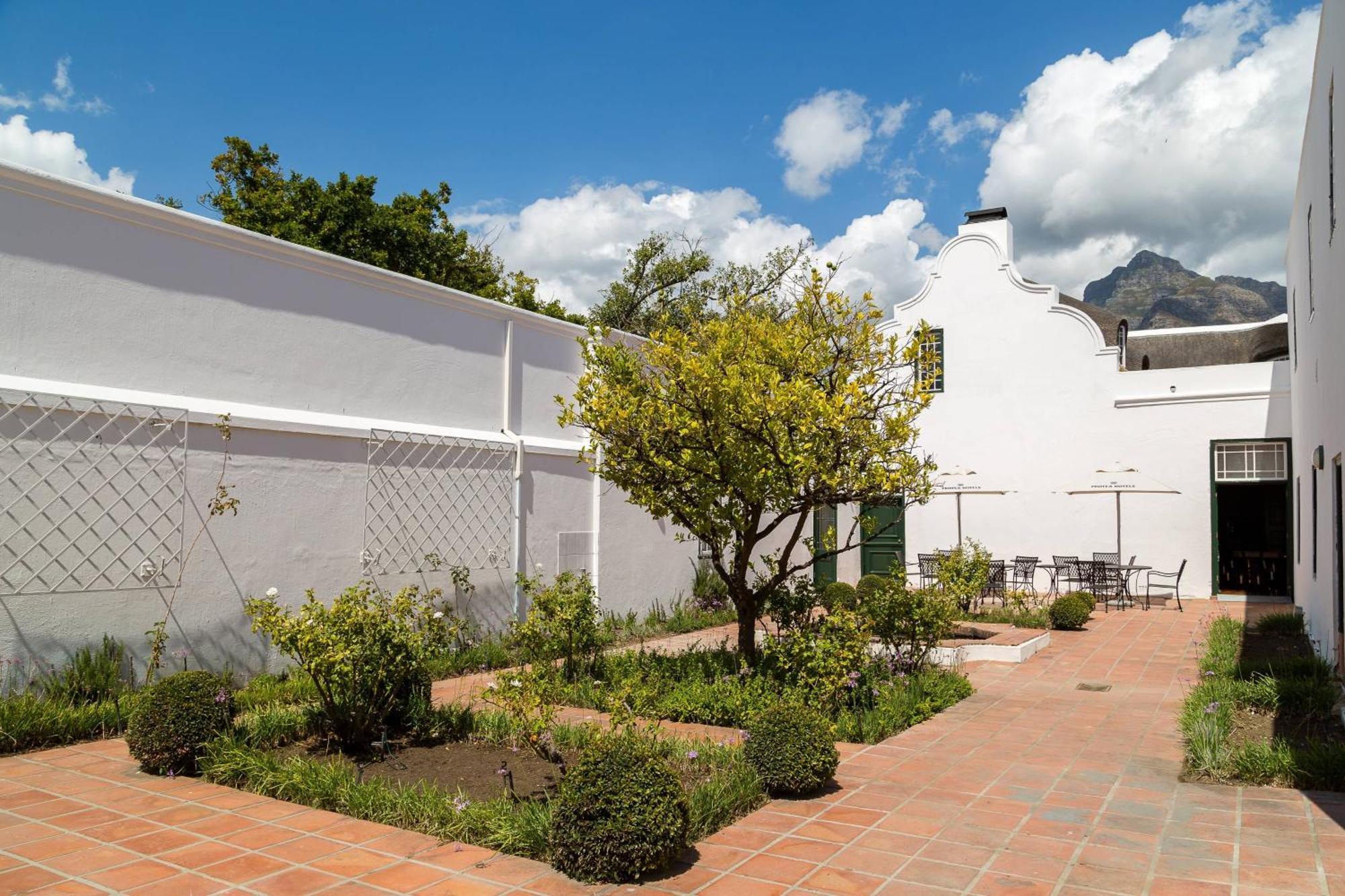 Protea Hotel By Marriott Cape Town Mowbray Extérieur photo